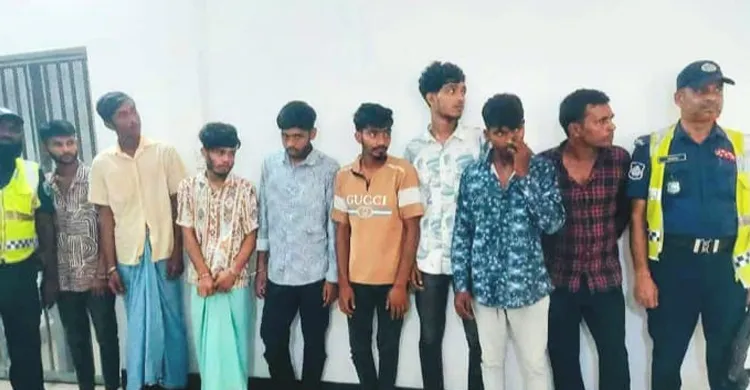 আশুলিয়ায় ছিনতাইকারী চক্রের সক্রিয় আট সদস্যক গ্রেপ্তার