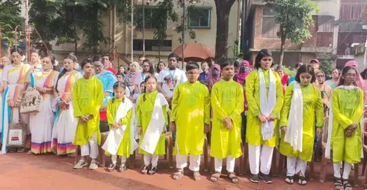 ঢাকা বিশ্ববিদ্যালয়ের চারুকলা ও পুরান ঢাকায় শরৎ উৎসবে বাধা নিয়ে নানা প্রশ্ন উঠেছে