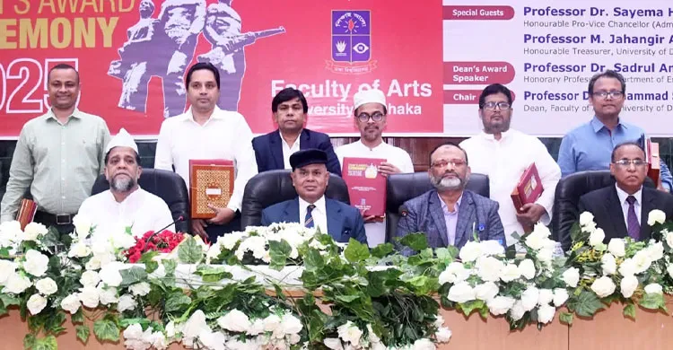 ঢাবি কলা অনুষদের ডিনস অ্যাওয়ার্ড পেলেন ১৫৬ শিক্ষার্থী ও ১০ শিক্ষক