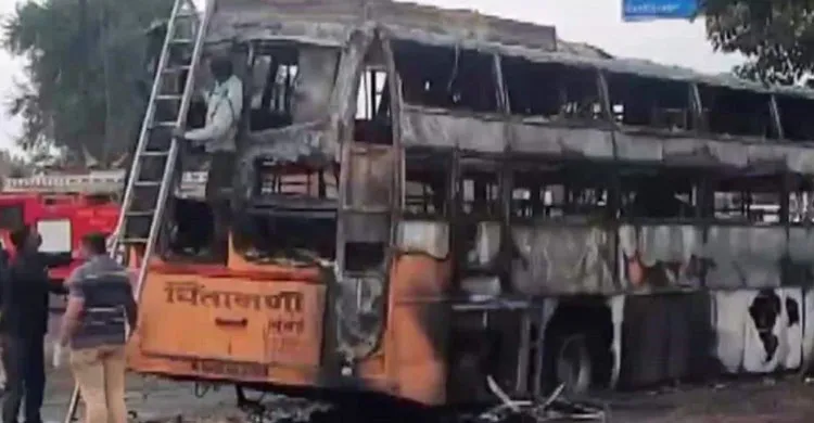 ভারতে চলন্ত বাসে আগুন, পুড়ে নিহত ১৯ যাত্রী
