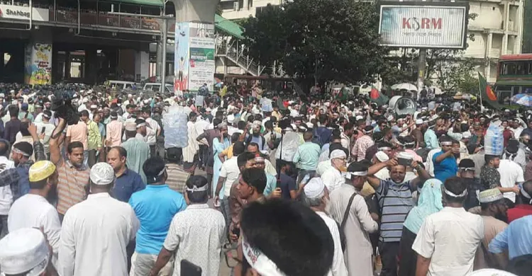 শাহবাগে অবস্থান নিলেন এমপিওভুক্ত শিক্ষকরা, যানচলাচল বন্ধ