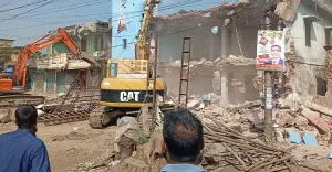 শ্যামনগরে আঞ্চলিক মহাসড়কের দুই পাশের অবৈধ স্থাপনা উচ্ছেদ