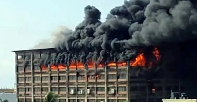 চট্টগ্রাম ইপিজেডে পোশাক কারখানায় আগুন, নিয়ন্ত্রণে কাজ করছে ৯ ইউনিট