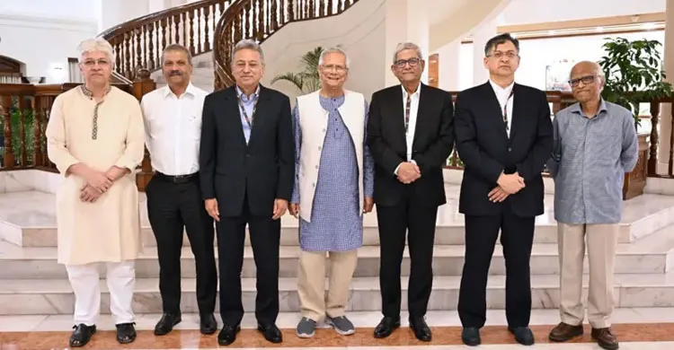 বিএনপি ও জামায়াতের অভিযোগে বিতর্কিত উপদেষ্টা: প্রশাসনে পক্ষপাতিত্বের প্রশ্ন
