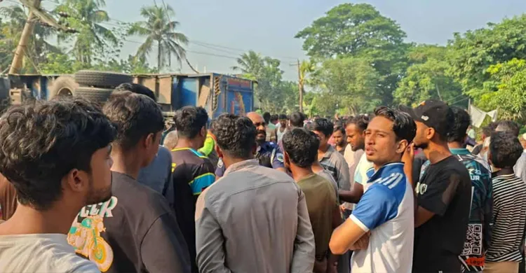 পাবনায় ট্রাকের ধাক্কায় দুই শিক্ষার্থীসহ তিনজনের মৃত্যু