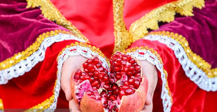 ইরানে শরৎ এলেই ডালিমে আগমনে শুরু হয় দেশজুড়ে উৎসবের আমেজ