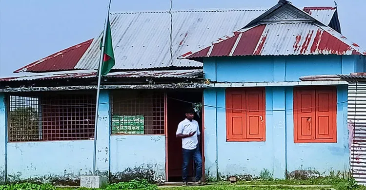 দালাল চক্রের অপপ্রচার, সৎ কর্মকর্তার বিরুদ্ধে বানোয়াট অভিযোগে সরব মহল