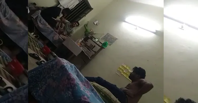 কলেজ হোস্টেলে বহিরাগতদের নিয়ে চলছে গাজা সেবন, ‘নীরব’ অধ্যক্ষ!