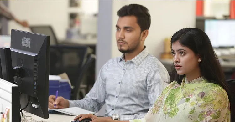 অফিসে টক্সিক সহকর্মী থেকে নিজেকে সুরক্ষিত রাখার  ৫ উপায়