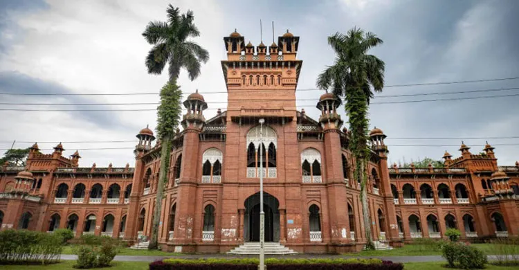 ৪০৩ ঢাবি শিক্ষার্থীকে কারণ দর্শানোর নোটিশ