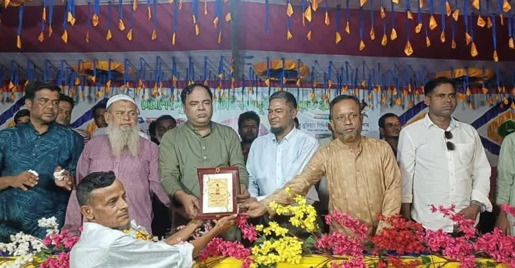 ফুটবল টুর্নামেন্ট ২০২৫ এর গ্র্যান্ড ফাইনাল ও পুরস্কার বিতরণী অনুষ্ঠানে এস. এন. তরুণ দে