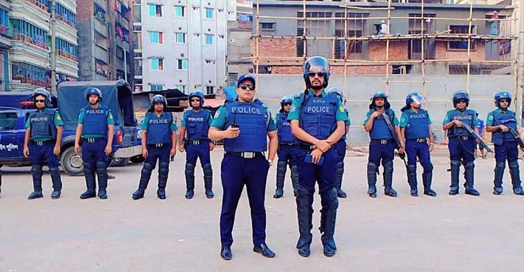 রাজধানীতে ডিএমপির বড় মহড়া, অংশ নিল সাত হাজার পুলিশ সদস্য