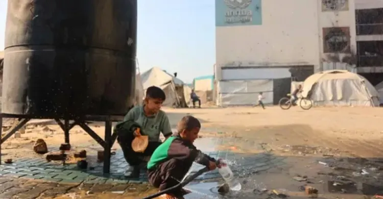 ইসরায়েলি হামলায় গাজায় ভয়াবহ পরিবেশ বিপর্যয়, ঝুঁকিতে লাখো মানুষ