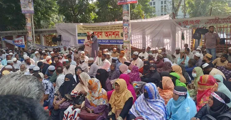 জাতীয়করণের দাবিতে ২৪ দিন ধরে আমরণ অনশনে ইবতেদায়ি শিক্ষকরা