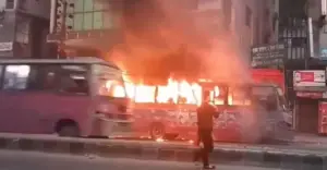 ঢাকায় আবারও বাসে আগুন, অগ্নিকাণ্ডের কারণ জানা যায়নি