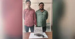 শরীয়তপুরে পুলিশের চেকপোস্ট চলাকালীন সময় রিভলবারসহ দুই যুবক আটক