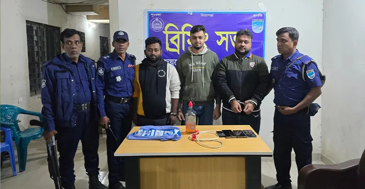 গাজীপুরে বোমা তৈরি সরঞ্জামসহ ছাত্রলীগ ও স্বেচ্ছাসেবক লীগের ৩ নেতা আটক