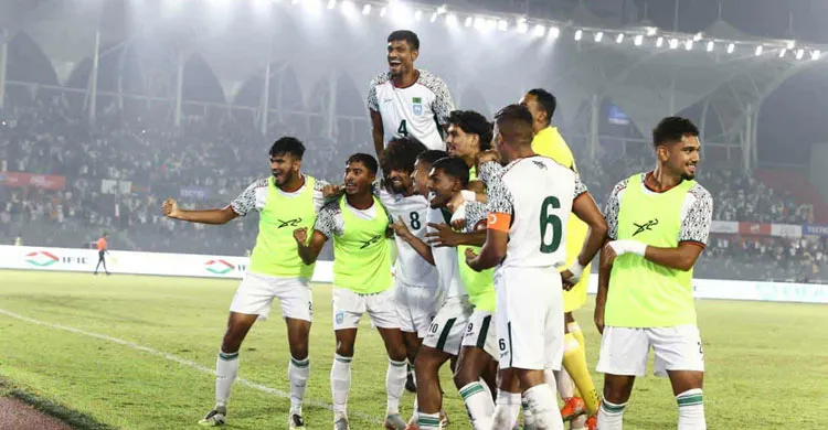 হামজার জোড়া গোলেও নেপালকে হারাতে পারল না বাংলাদেশ