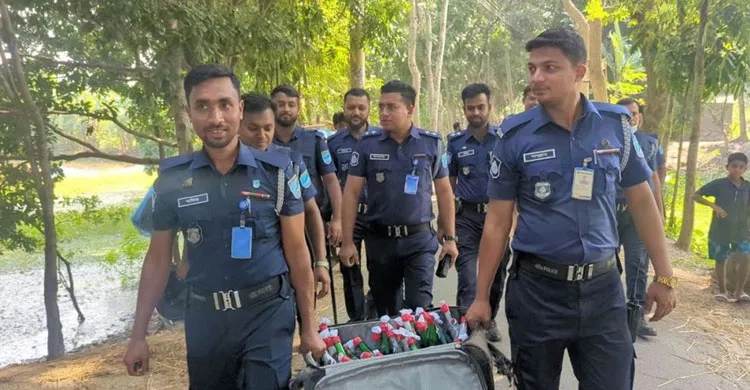 ভাঙ্গা মহাসড়কের পাশে পরিত্যক্ত লাগেজে মিলল ৩২টি পেট্রলবোমা