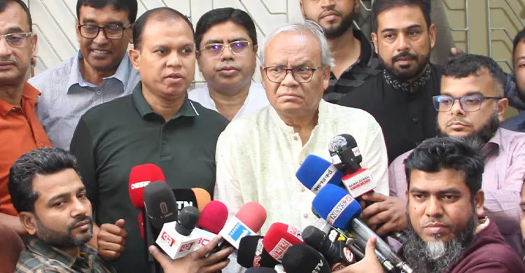 গণভোটের চারটি প্রশ্নের কোনো একটিতে দ্বিমত থাকলে ‘না’ বলার সুযোগ কোথায়: রিজভী