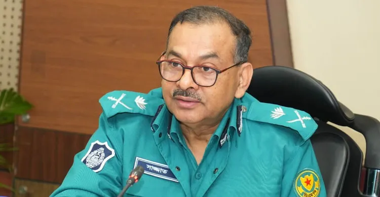 গাড়িতে অগ্নি সংযোগকারীদের এবার গুলির নির্দেশ ডিএমপি কমিশনারের
