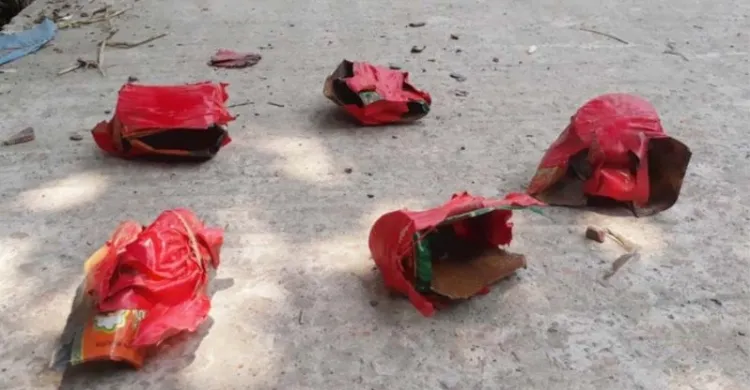 ঢাকায় ককটেল বিস্ফোরণ ও বাসে অগ্নিসংযোগ, রাজধানীজুড়ে কড়া তল্লাশি