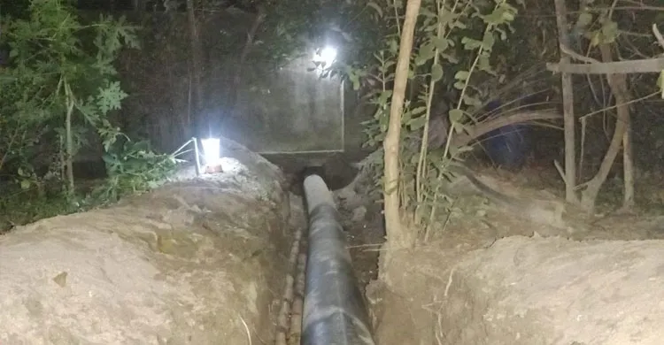 আওয়ামী লীগের অবৈধ ড্রেজার এখন বিএনপির দখলে, রূপগঞ্জে নারীর বসতবাড়ীতে ফের পাইপ স্থাপন