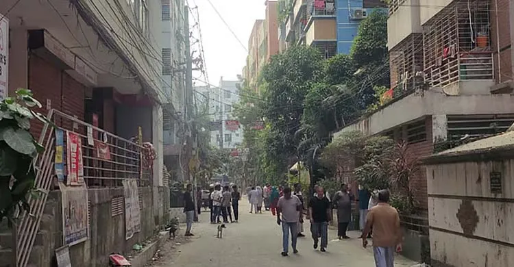 ঢাকাসহ সারাদেশে ভয়াবহ ভূমিকম্প অনুভূত, আতঙ্কে অনেকে রাস্তায়