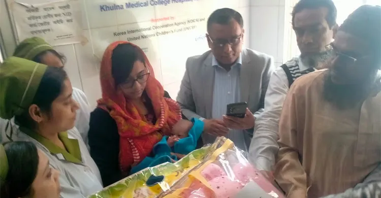 খুলনা মেডিকেল কলেজ হাসপাতালে পরিত্যক্ত নবজাতকের পাশে তারেক রহমান