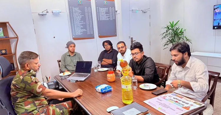 শিক্ষার্থীদের খাবারের মান উন্নয়নে টিসিবি চেয়ারম্যানের সাথে সাক্ষাৎ ডাকসু নেতৃবৃন্দের