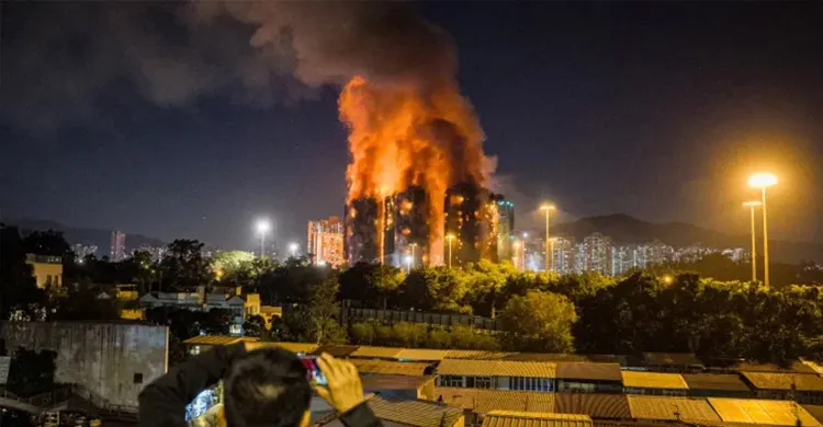 হংকংয়ের আবাসিক কমপ্লেক্সে ভয়াবহ অগ্নিকাণ্ড, নিহত বেড়ে ৪৪