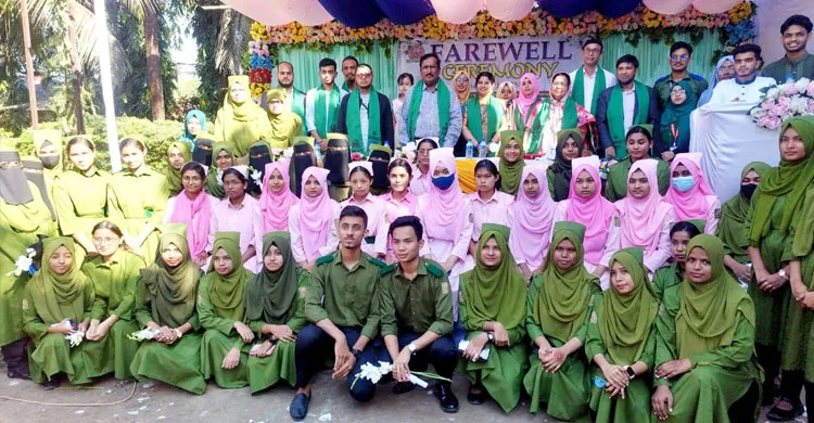 ফেনী কুইন্স নার্সিং কলেজে বিদায়-বরণ অনুষ্ঠিত
