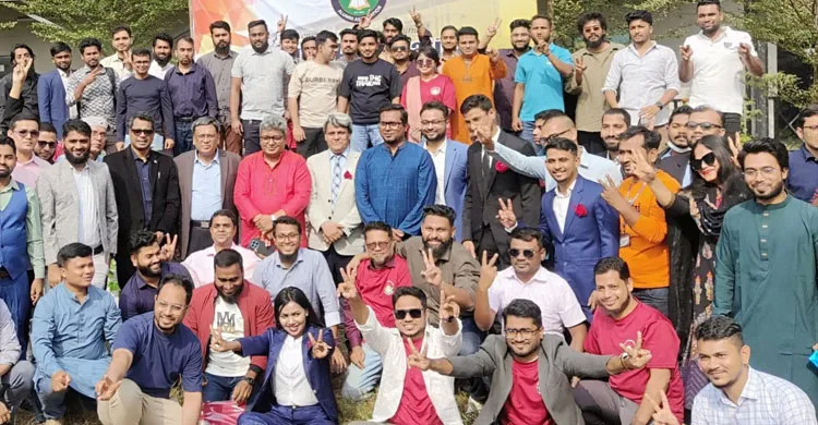 রয়েল ইউনিভার্সিটি অব ঢাকায় দিনব্যাপী অ্যালামনাই মিলনমেলা ও সাংস্কৃতিক অনুষ্ঠান অনুষ্ঠিত