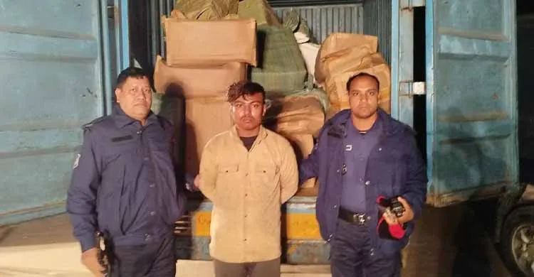 নরসিংদীতে অর্ধকোটি টাকার ভারতীয় প্রসাধনী উদ্ধার, আটক ১