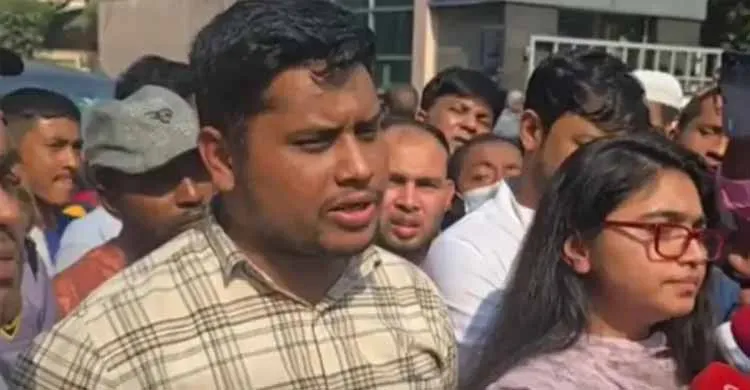 হাসিনার ফাঁসি দেখা পর্যন্ত আল্লাহ যেন খালেদা জিয়াকে বাঁচিয়ে রাখেন: হাসনাত