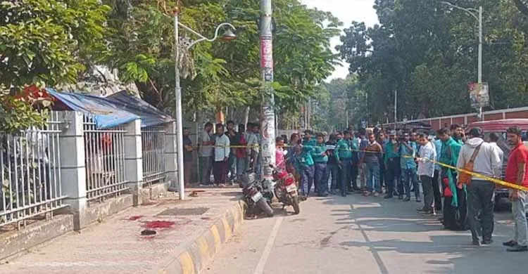 খুলনা আদালত চত্বরে দুর্বৃত্তদের গুলিতে দুইজন গুলিবিদ্ধ, নিহত ১