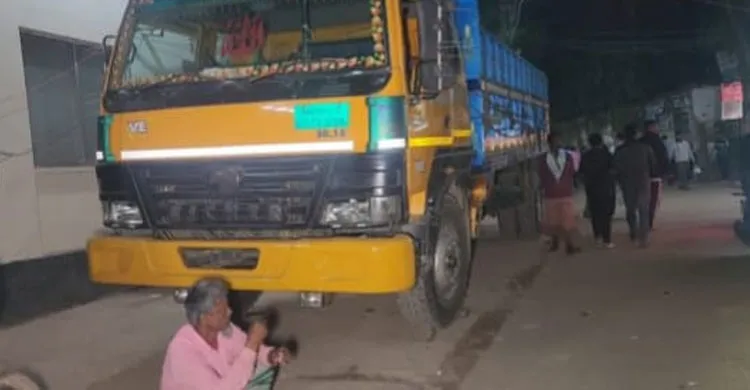 আশুলিয়ায় গরু বোঝাই ট্রাক ডাকাতি, পাঁচ মরা গরুসহ উদ্ধার ট্রাক