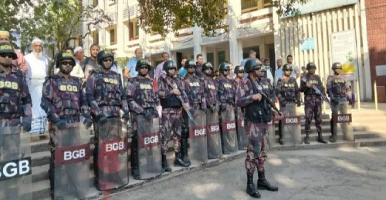 শেখ হাসিনাসহ ১৭ আসামির দুর্নীতির মামলার রায় ঘিরে ঢাকার আদালত এলাকায় কড়া নিরাপত্তা