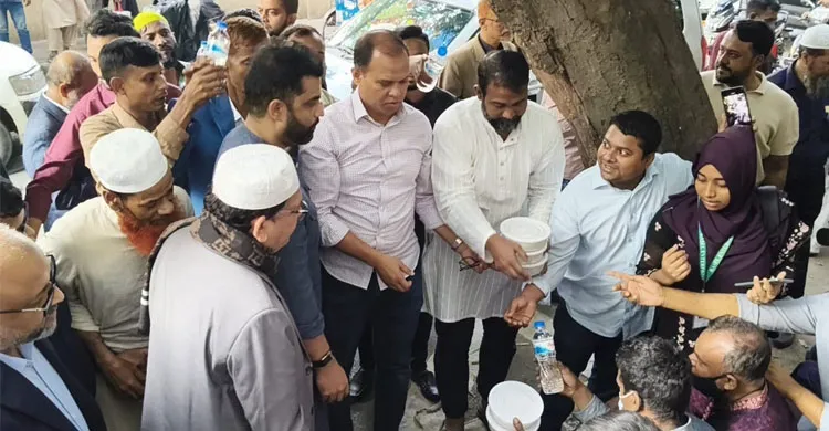 বেগম খালেদা জিয়ার সুস্থতা কামনায় দোয়া ও দুস্থদের মাঝে খাবার বিতরণ