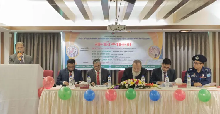 নারায়ণগঞ্জে নির্বাচন কমিশনার: ‘বিধি লঙ্ঘনে শোকজ নয়, প্রার্থিতা বাতিল’