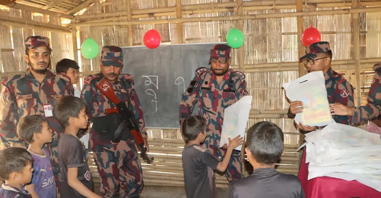 দুর্গম বুলুপাড়ায় বিজিবির প্রাথমিক বিদ্যালয় প্রতিষ্ঠা ও শিক্ষাসামগ্রী বিতরণ