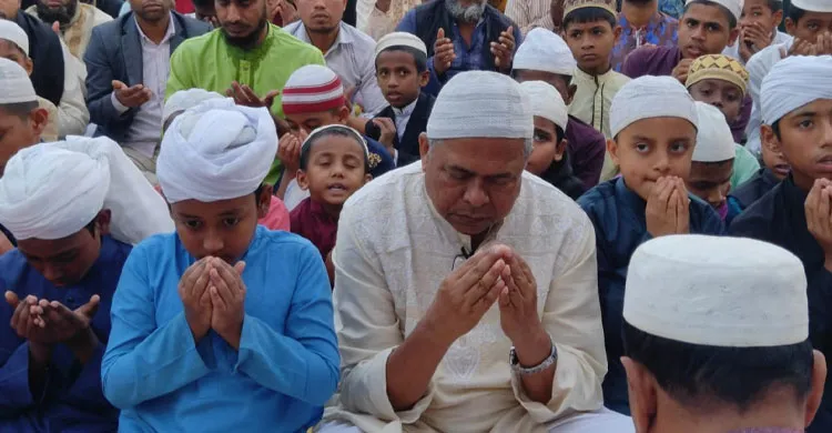 ছোট বাচ্চাদের নিয়ে খালেদা জিয়ার জন্য দোয়া করলেন: ডাঃ বাচ্চু