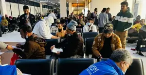 লিবিয়া থেকে দেশে ফিরলেন ৩১০ বাংলাদেশি