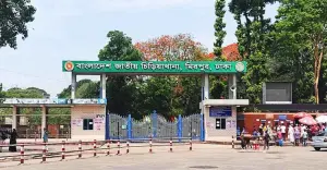 জাতীয় চিড়িয়াখানায় খাঁচা ছেড়ে বেরিয়ে এলো সিংহ, আতঙ্ক নেই