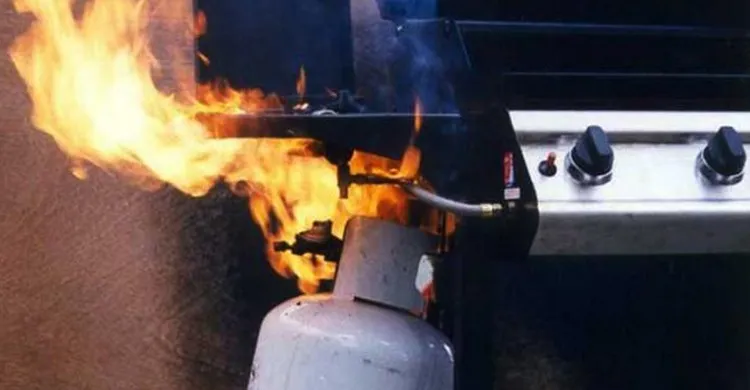 আগারগাঁওয়ে গ্যাস লিকেজে বিস্ফোরণ: একই পরিবারের ৬ জন দগ্ধ