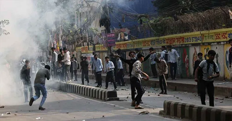 ঢাকা কলেজ–আইডিয়াল কলেজের শিক্ষার্থীদের আবারও সংঘর্ষ