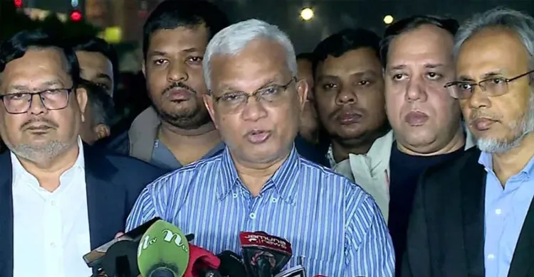 গুজব ছড়াবেন না, চিকিৎসা নিতে পারছেন খালেদা জিয়া: ডা. জাহিদ হোসেন