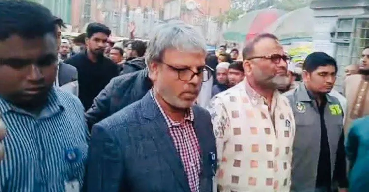 গুলিবিদ্ধ ওসমান হাদীকে দেখতে হাসপাতালে ঢাবি ভিসি