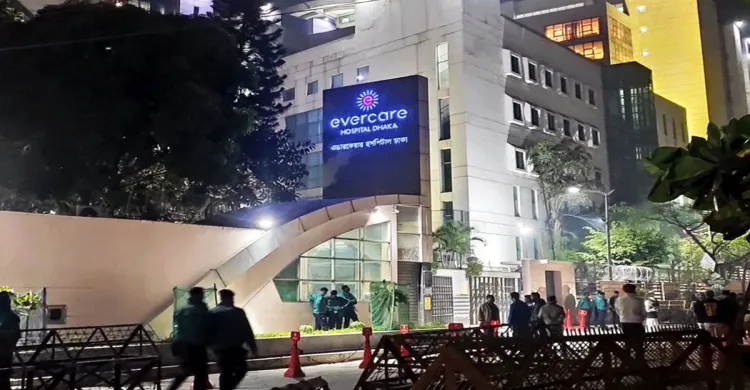 এভারকেয়ার হাসপাতালে ওসমান হাদিকে দেখতে গেলেন তিন উপদেষ্টা