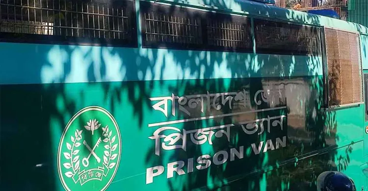 কড়া নিরাপত্তায় ট্রাইব্যুনালে আনা হলো ১৫ সেনা কর্মকর্তাকে